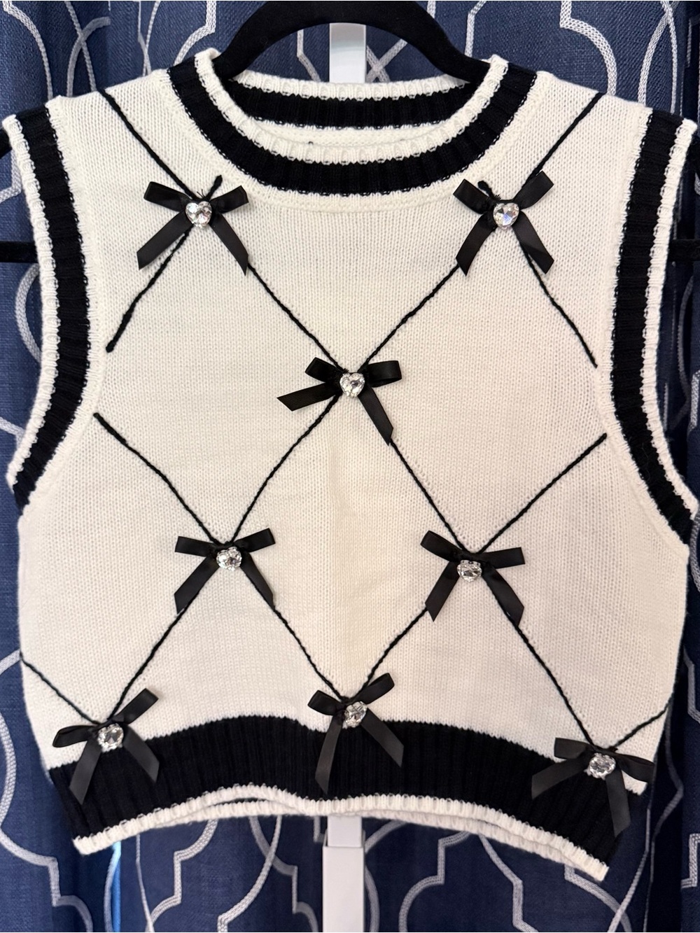 Cropped Sweater Vest with Bows and Heart Rhinestones Size Small B31